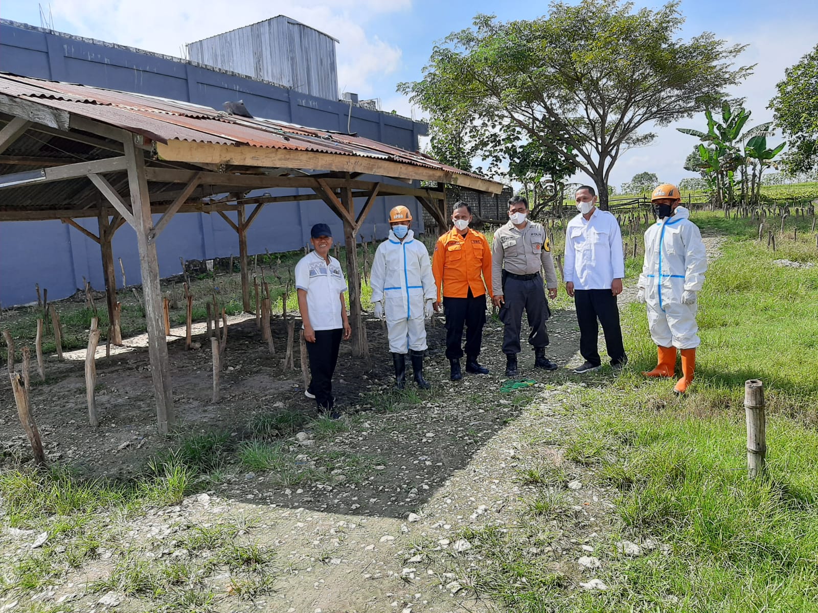 Penyemprotan Disenfektan Di Pasar Hewan Oleh BPBD Bojonegoro Sesi Ke 2